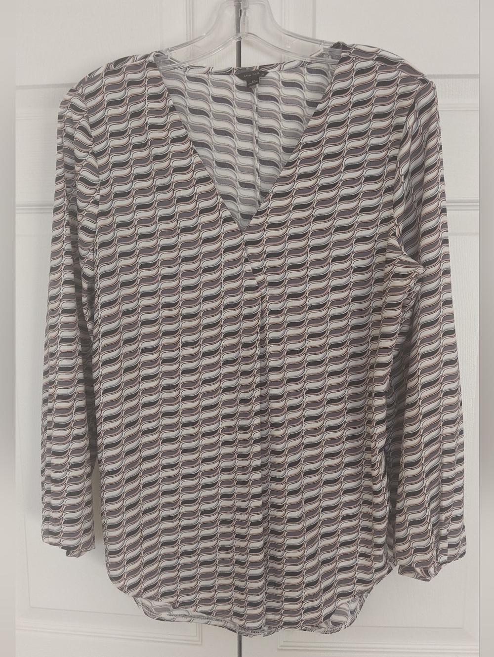 Ann Taylor Wave-Pattern V-Neck Blouse in Gray, Pink and White